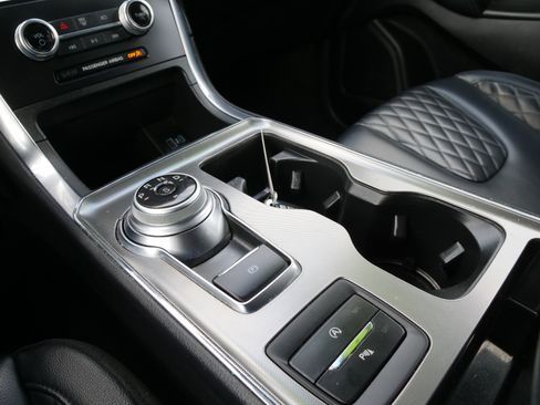 Used 2024 Ford Edge Titanium image 27