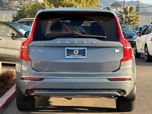 Used 2022 Volvo XC90 T8 R-Design image 7