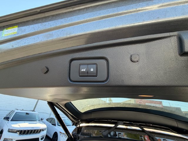 Used 2024 Nissan Pathfinder Platinum AWD/4WD image 9