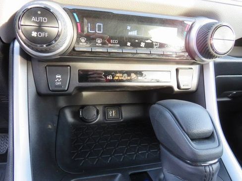 Certified 2025 Toyota RAV4 XLE image 25