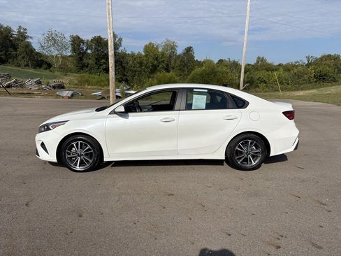 Used 2023 Kia Forte LXS image 2