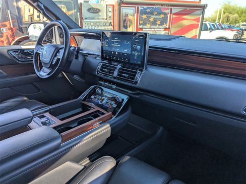 Used 2024 Lincoln Navigator Reserve image 12
