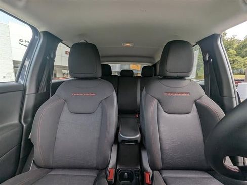 Used 2023 Jeep Renegade Trailhawk AWD/4WD image 25