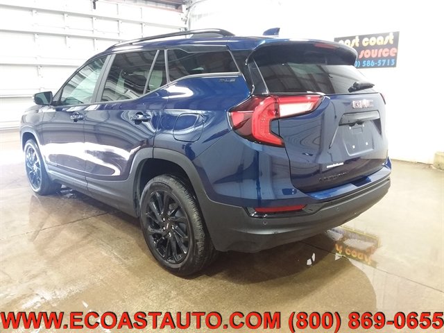 Used 2023 GMC Terrain SLE w/ Driver Convenience Package FWD image 4