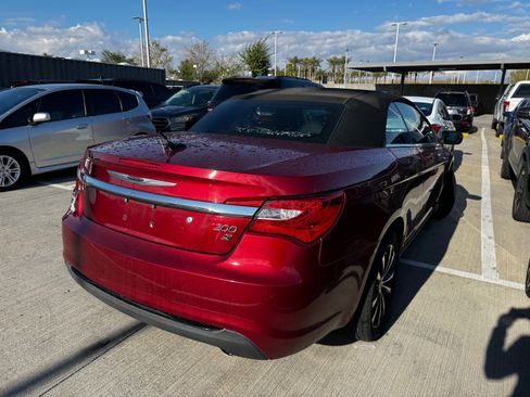 Used 2012 Chrysler 200 S image 4