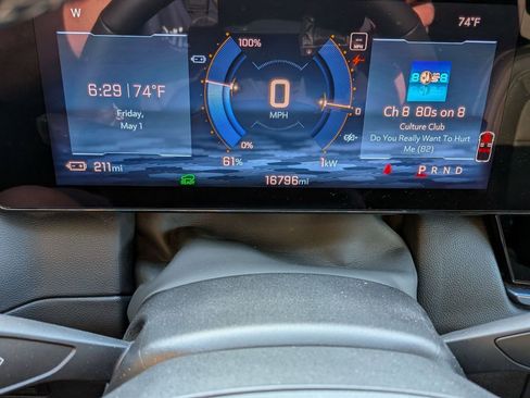 Used 2024 Chevrolet Equinox EV LT FWD image 16