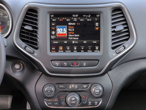 Used 2023 Jeep Cherokee Altitude Lux w/ Lux Elite Package AWD/4WD image 18