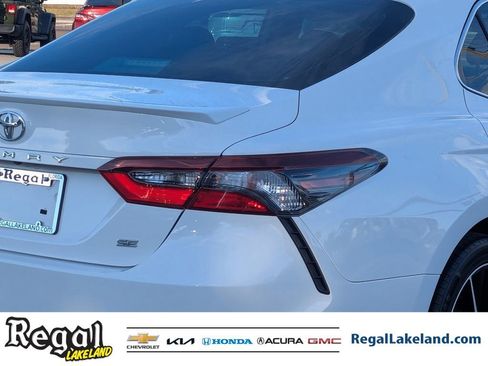Used 2021 Toyota Camry SE image 7