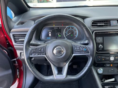 Used 2018 Nissan Leaf SV w/ SV Technology Package FWD image 12