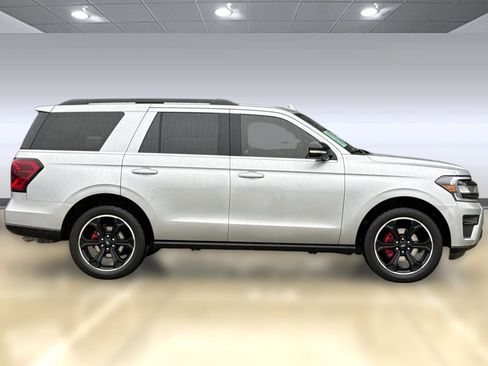 Used 2022 Ford Expedition Limited image 8