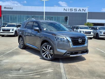 New 2025 Nissan Pathfinder Platinum w/ Cargo Package