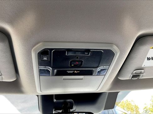 Used 2022 Toyota Tundra SR5 w/ SR5 Convenience Package AWD/4WD image 31