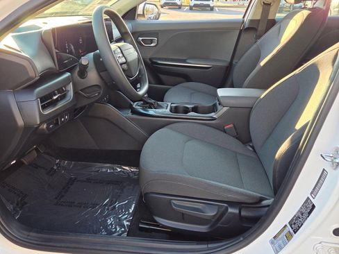 Used 2025 Kia K4 LXS image 5