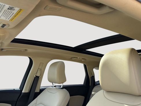 Used 2021 Ford Edge SEL w/ Convenience Package image 19