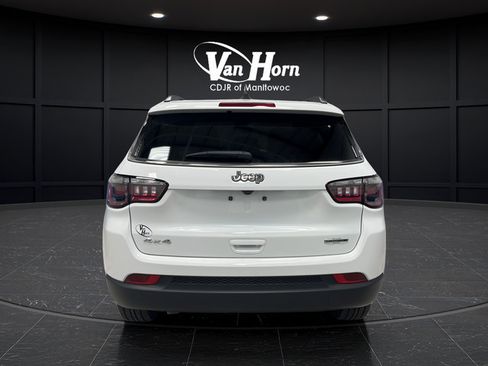 Used 2024 Jeep Compass Latitude w/ Sun and Sound Group AWD/4WD image 6