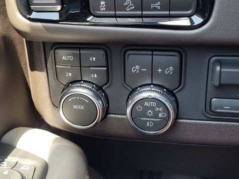 New 2026 GMC Yukon Elevation w/ Elevation Premium Package AWD/4WD image 17