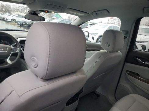 Certified 2023 GMC Acadia SLE w/ Driver Convenience Package image 12