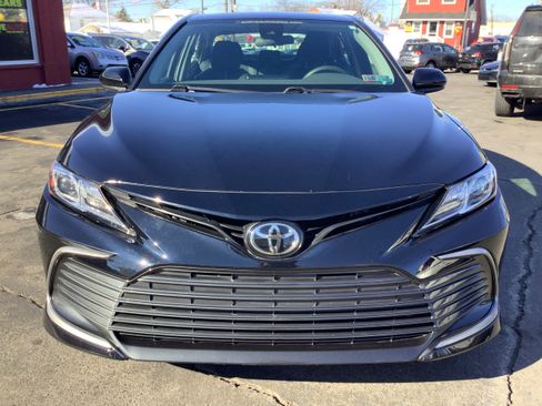 Used 2022 Toyota Camry LE image 3