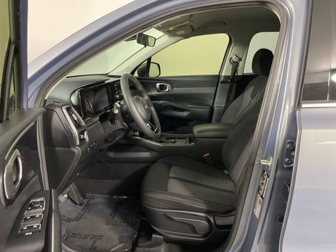 Used 2023 Kia Sorento LX image 7