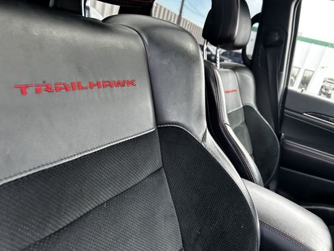 Used 2017 Jeep Grand Cherokee Trailhawk w/ Trailhawk Luxury Group image 10