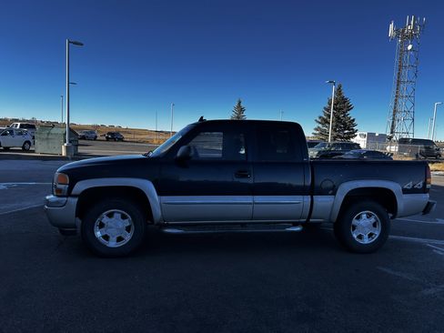 Used 2006 GMC Sierra 1500 SLT w/ Onstar Plus Package image 2
