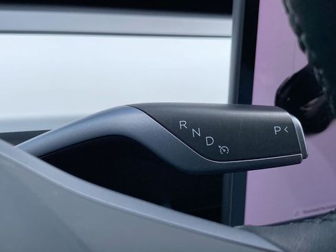 Used 2021 Tesla Model Y Long Range image 15