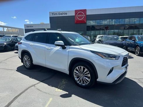 Used 2023 Toyota Highlander Platinum AWD/4WD image 1
