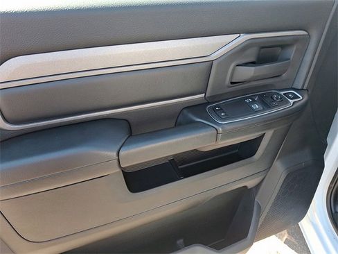 Used 2024 RAM 2500 Tradesman w/ Chrome Appearance Group image 10