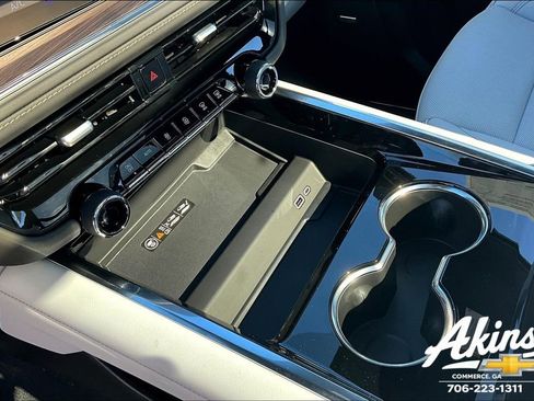 New 2026 Chevrolet Suburban Premier image 13