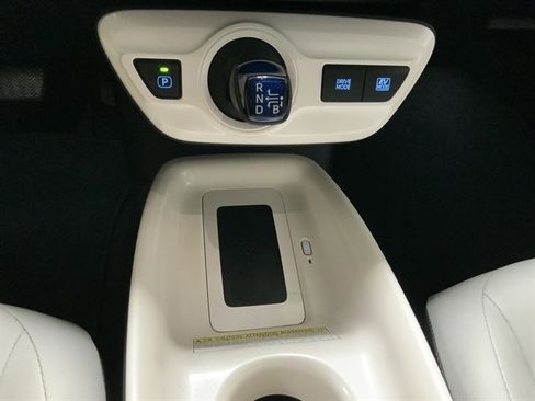 Used 2018 Toyota Prius Three image 27