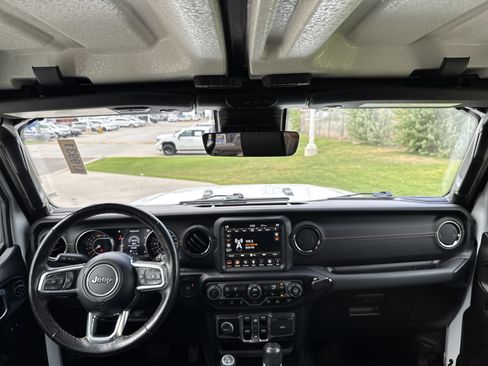 Used 2023 Jeep Wrangler Unlimited Sahara AWD/4WD image 22