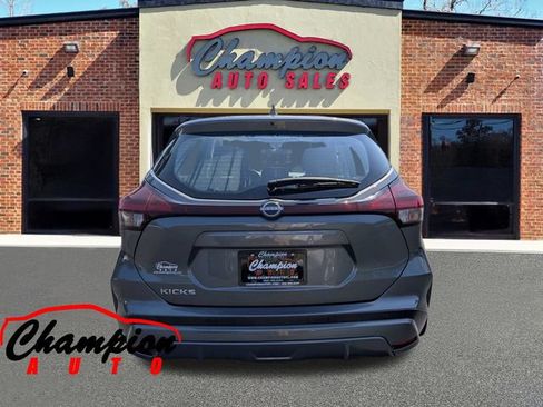 Used 2023 Nissan Kicks S FWD image 5