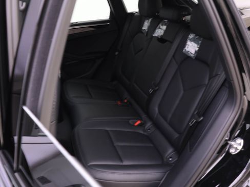 Used 2026 Porsche Macan AWD/4WD image 6