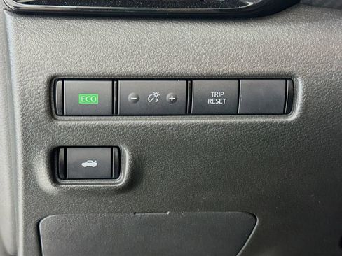 Used 2025 Nissan Sentra SV FWD image 10