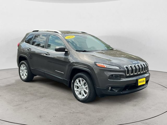 Used 2018 Jeep Cherokee Latitude Plus w/ Comfort/Convenience Group AWD/4WD image 3