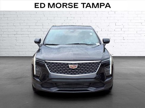 Certified 2024 Cadillac XT4 Luxury w/ Cold Weather Package FWD image 6