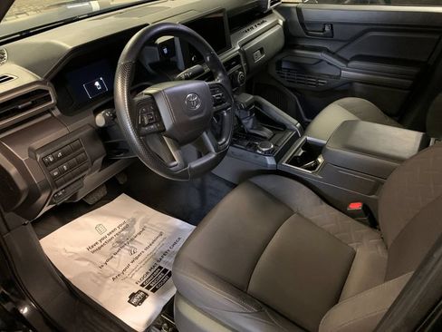 Used 2025 Toyota Tacoma SR5 AWD/4WD image 11