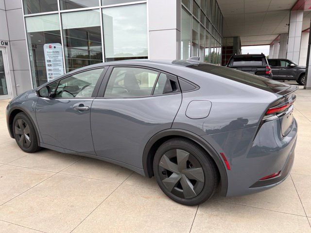 Used 2025 Toyota Prius LE FWD image 5