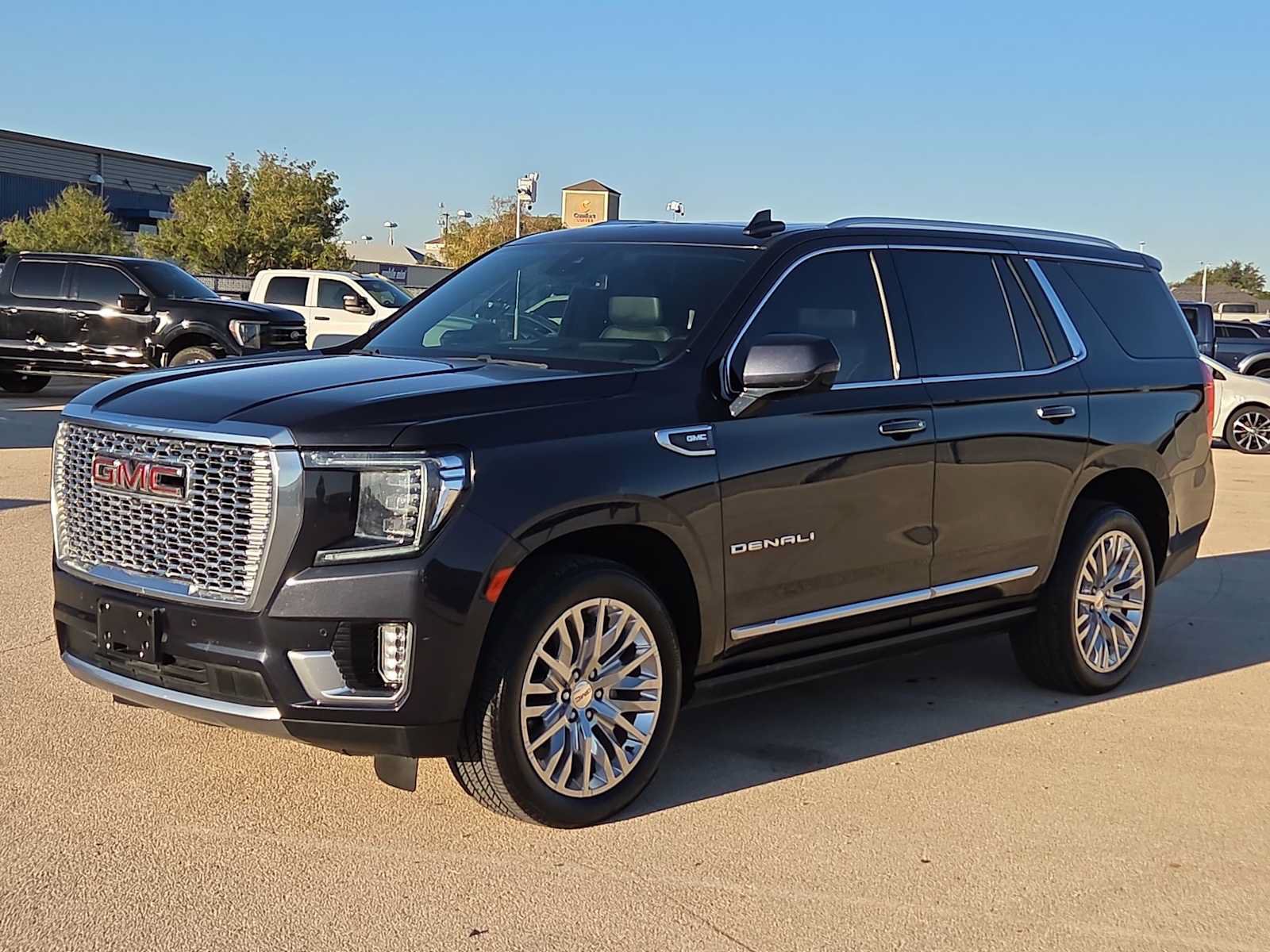 Used 2023 GMC Yukon Denali AWD/4WD image 4