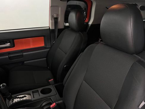 Used 2014 Toyota FJ Cruiser 4WD image 17