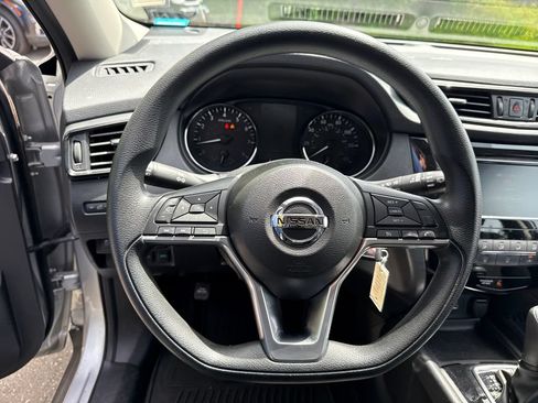 Used 2018 Nissan Rogue S AWD/4WD image 18
