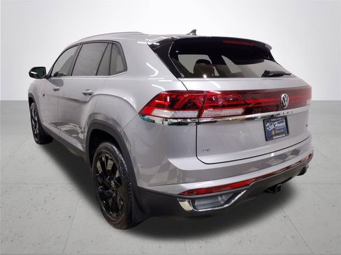 Used 2025 Volkswagen Atlas Cross Sport SE AWD/4WD image 12