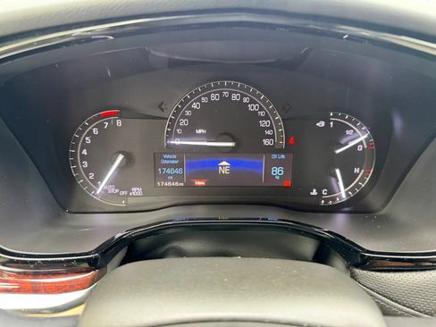 Used 2017 Cadillac XT5 Luxury w/ Driver Awareness Package FWD image 22