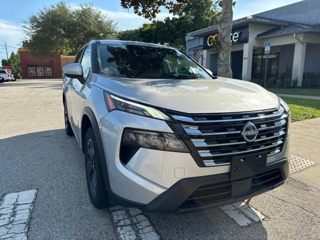 Used 2025 Nissan Rogue SV AWD/4WD image 2