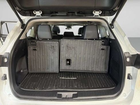 Used 2024 Toyota Highlander XLE AWD/4WD image 33