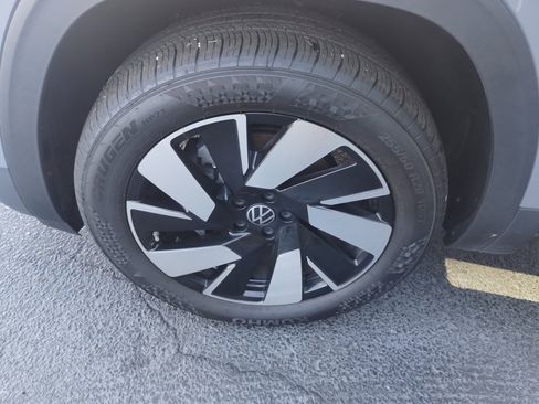 Used 2024 Volkswagen Atlas Cross Sport SEL image 21