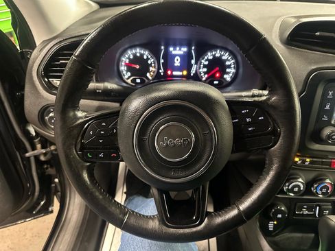 Used 2017 Jeep Renegade Altitude image 18