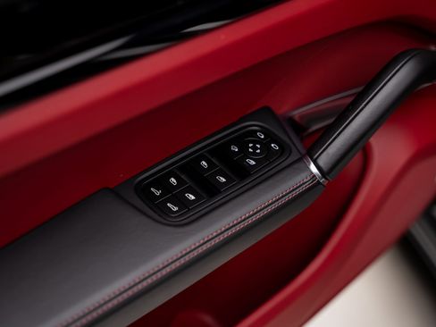 Used 2023 Porsche Cayenne Turbo image 59