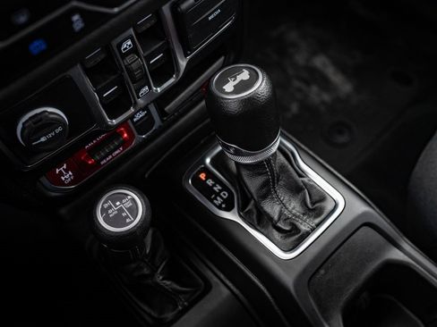 Used 2024 Jeep Wrangler Unlimited image 34