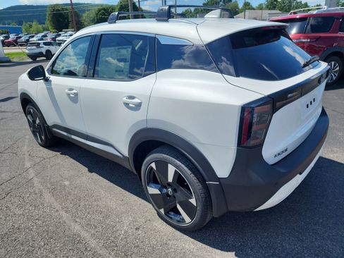 New 2025 Nissan Kicks SR image 6